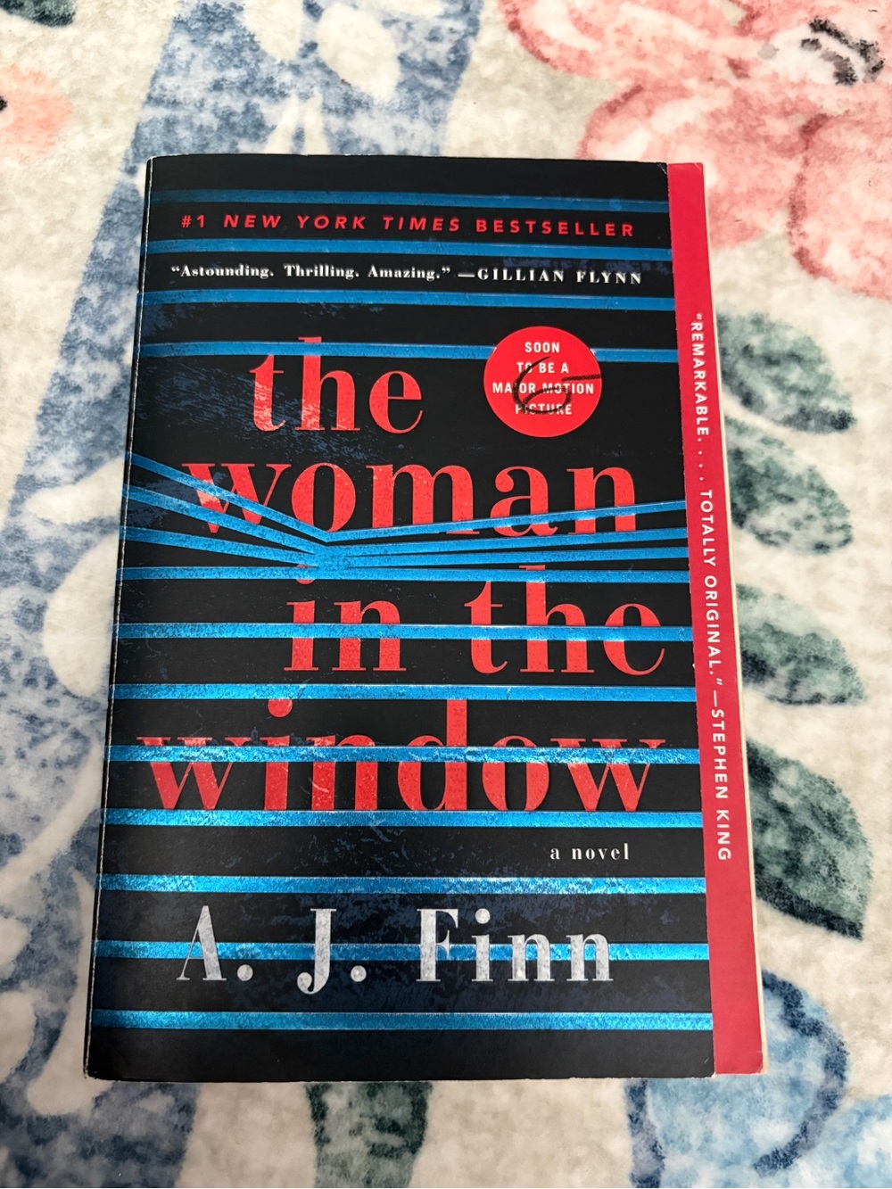 A.J. Finn The Woman in the Window - Black & Red Paperback